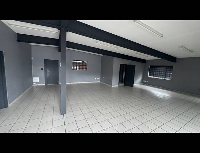 1,330M² WAREHOUSE TO LET IN PRETORIA WEST